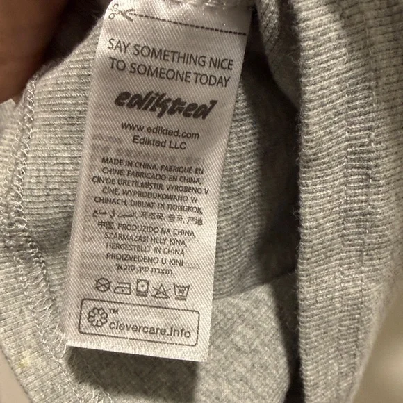 Edikted Light Gray Ribbed V-Neck Long Sleeve Crop Top - Picture 5 of 6